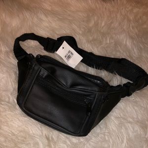 SMALL BLACK FANNYPACK